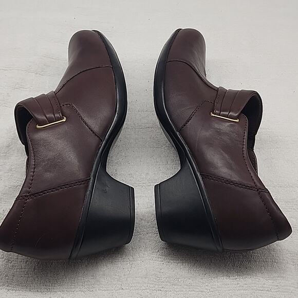 CLARKS BENDABLES BROWN HEELED LOAFERS BOOTIES LEATHER SIZE 8.5W - Picture 13 of 16